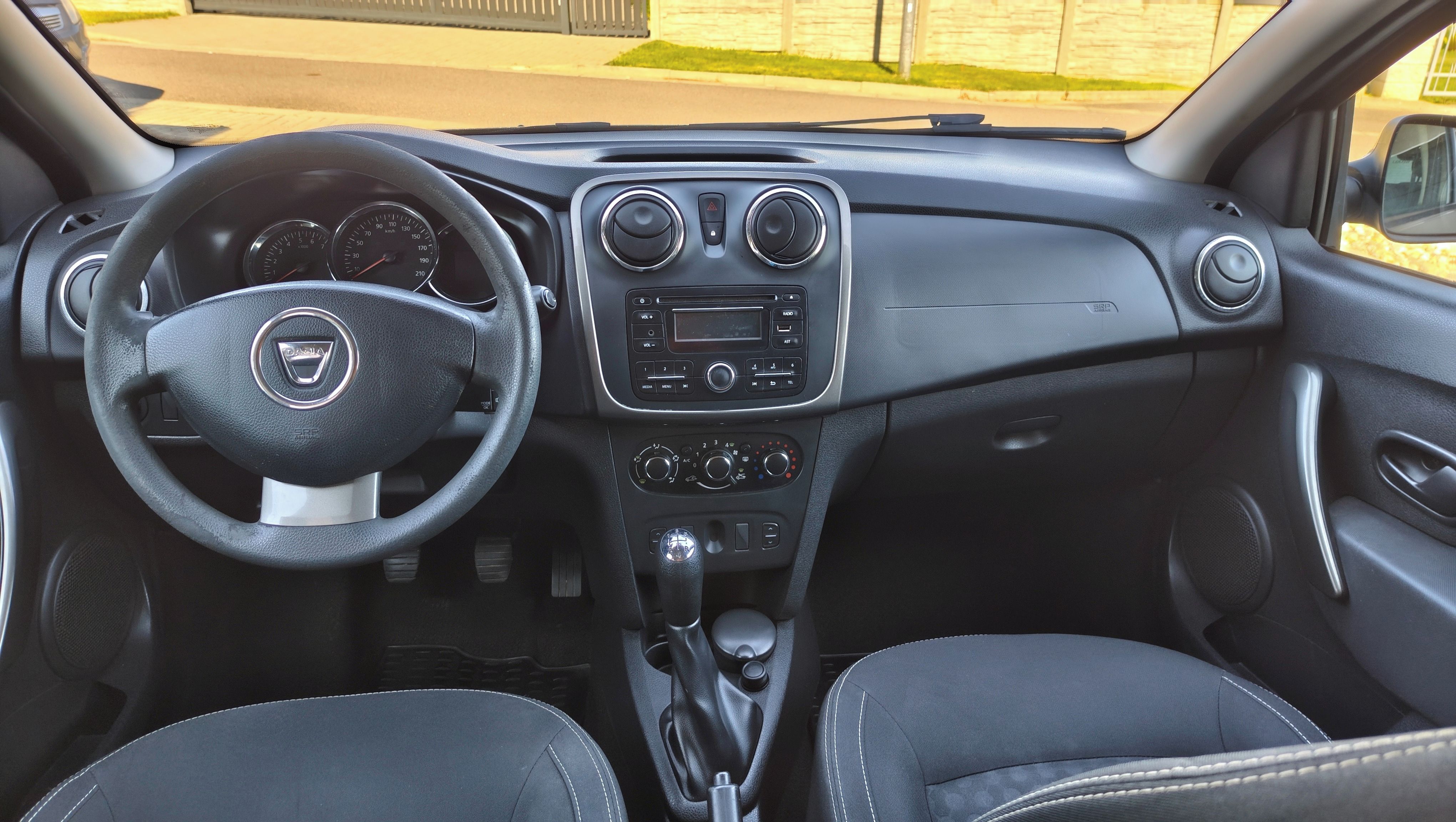 Dacia Logan, 1.2 55kw benzín - fotka 6
