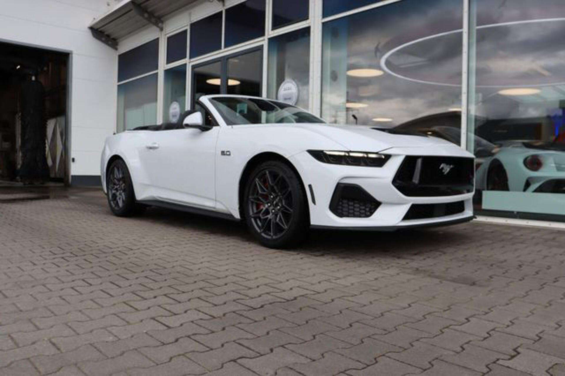 Ford Mustang, 5.0 Convertible MagneRide - fotka 2