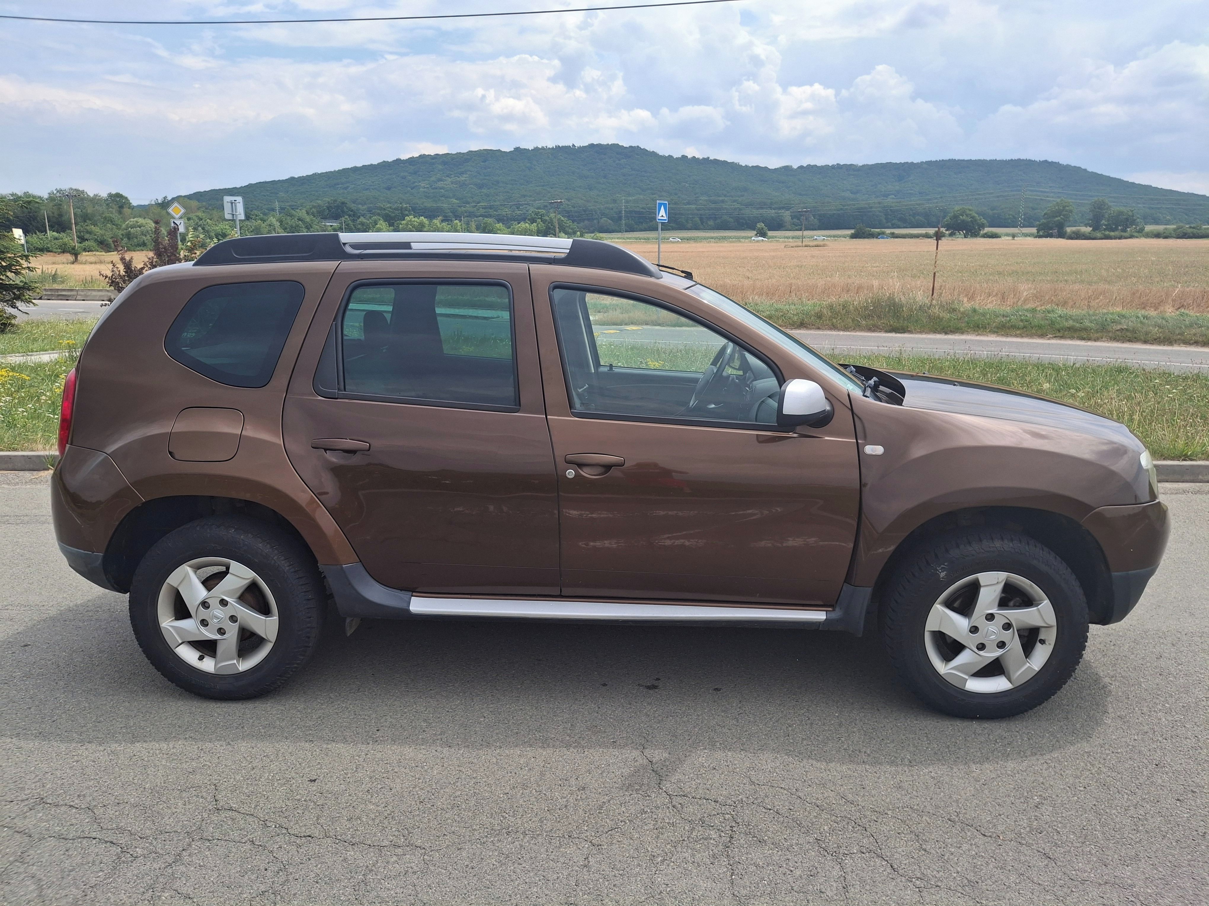 Dacia Duster, 1,6 16v 4wd ALU KLIMATIZACE - fotka 4