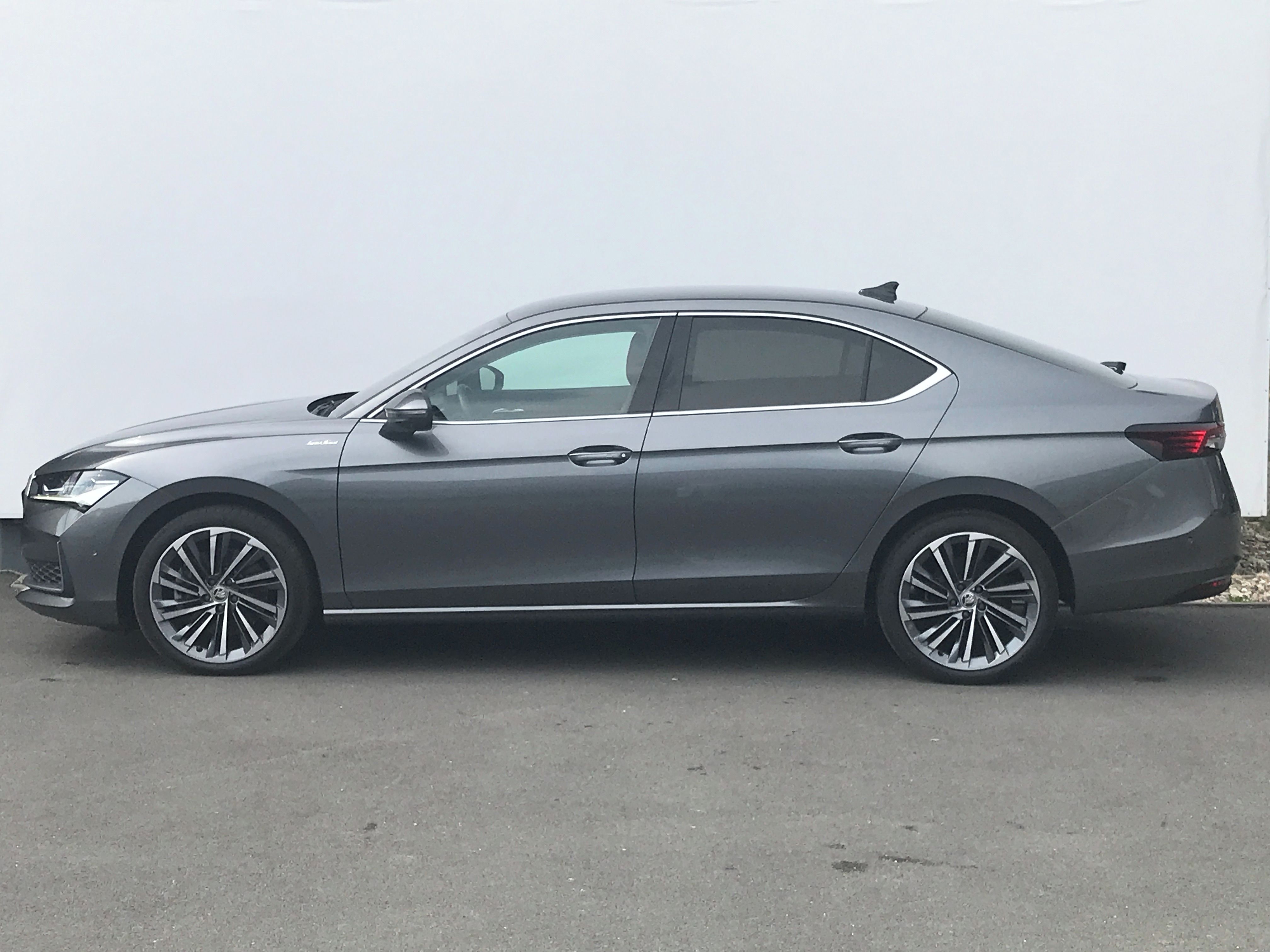 Škoda Superb, 4x4 TDi 142kW L&K TAŽNÉ+NEZTOP - fotka 3