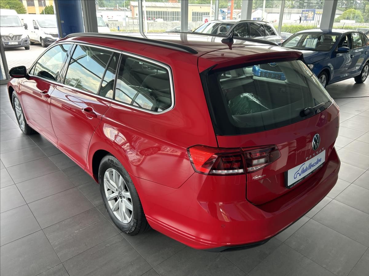 Volkswagen Passat, 2,0   TDI 90kW,DSG,SERVISKA,AC - fotka 4