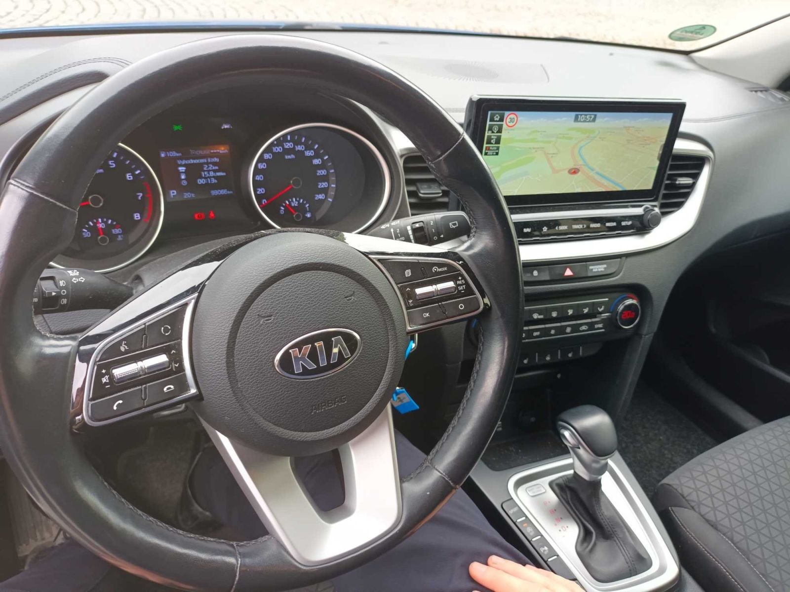 Kia Cee´d, 1.4 T-GDI, Automat, Serv.kniha - fotka 3