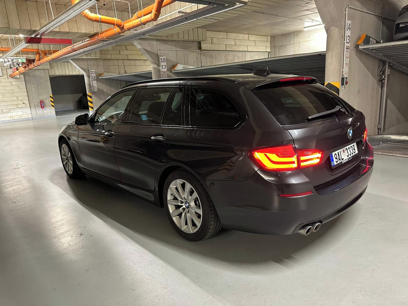 BMW Řada 5, INDIVIDUAL xDrive 190kW - fotka 3