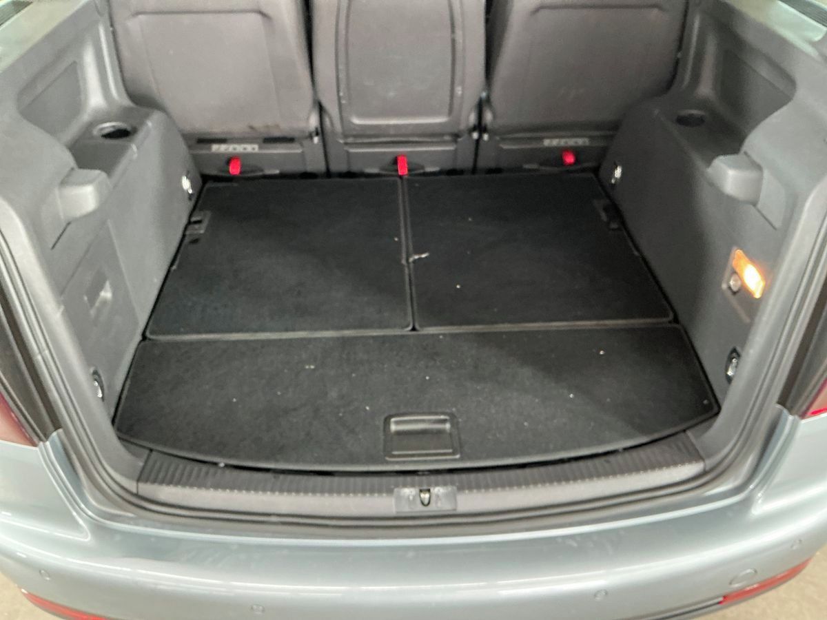 Volkswagen Touran, 1.6Mpi 75KW UNITED 7-MÍST TOP - fotka 4