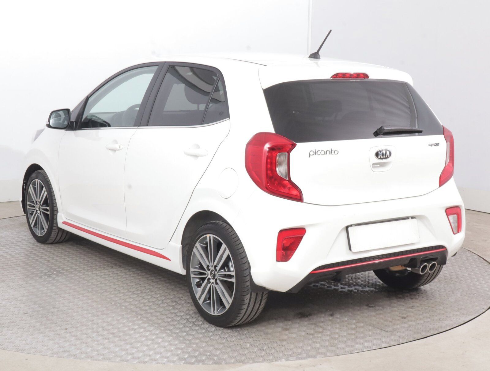 Kia Picanto, 1.2 MPI, GT Line, ČR,1.maj - fotka 4