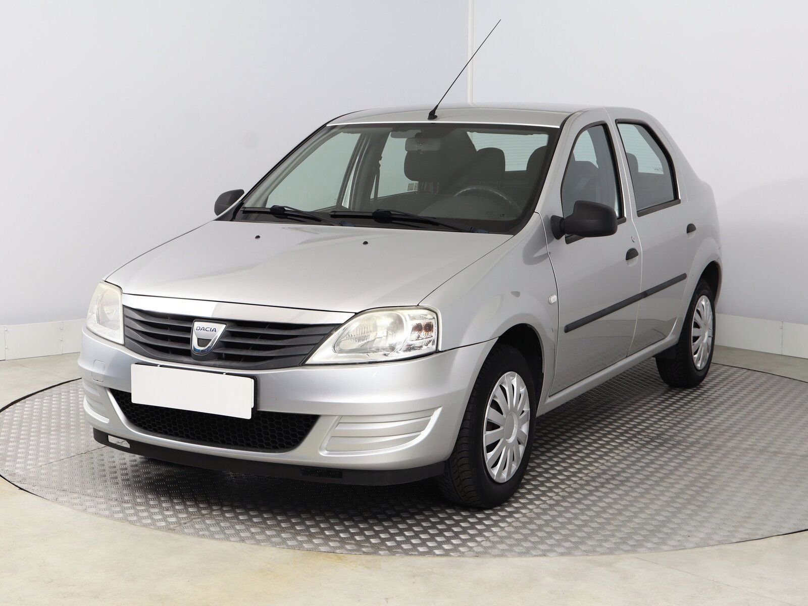 Dacia Logan, 1.4, ČR,1.maj, pěkný stav - fotka 2