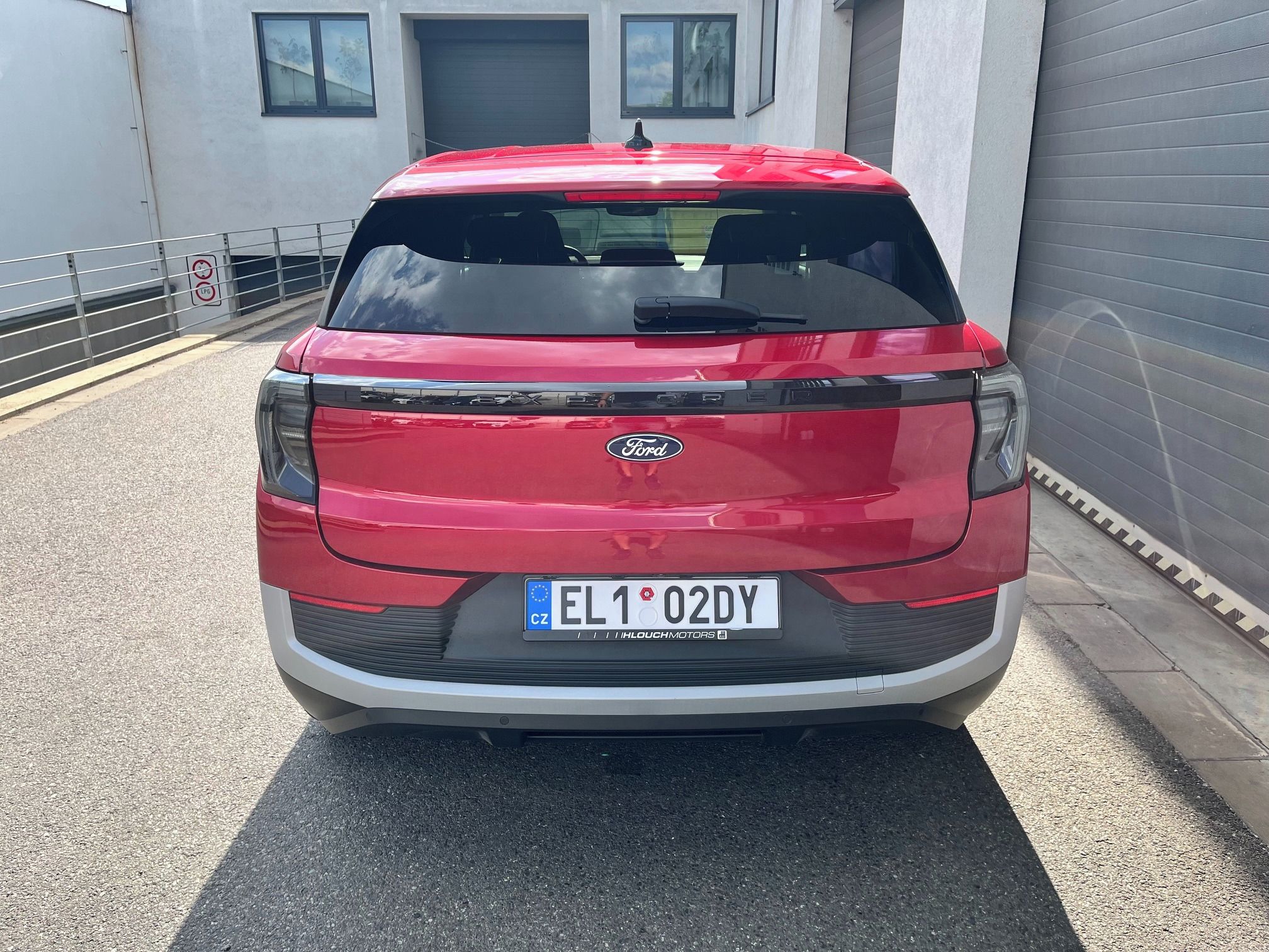 Ford Explorer, Premium AWD, 79 kWh, ČR - fotka 5
