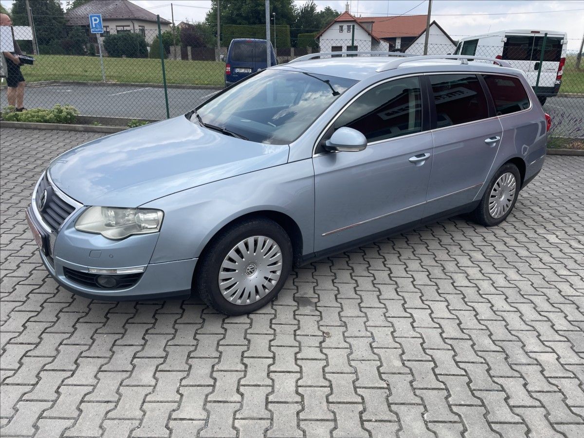Volkswagen Passat, 2,0 TDI KLIMA OK XENONY STK 4/ - fotka 4
