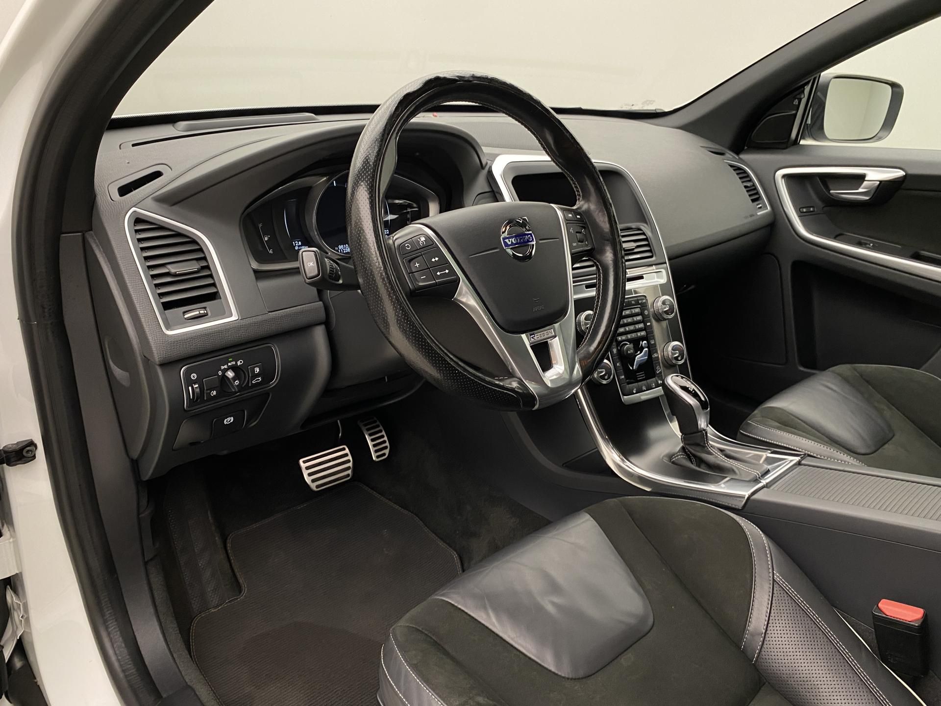 Volvo XC60, D4 AWD MOMENTUM AUT - fotka 4
