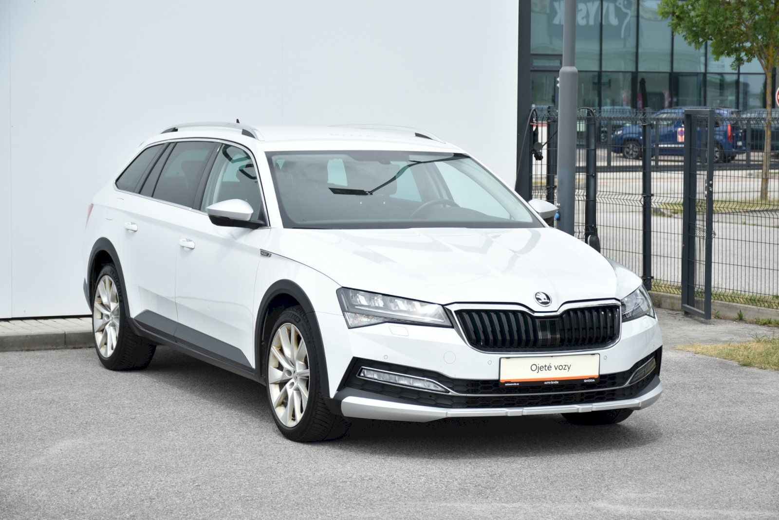 Škoda Superb, Scout 2.0 TDI 140 kW 4x4 DSG - fotka 6