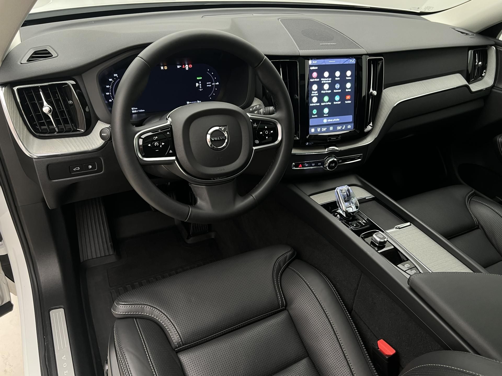 Volvo XC60, T6 AWD DARK PLUS CZ 1. maj. - fotka 4