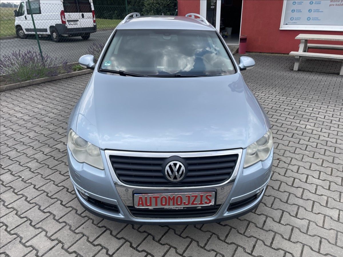 Volkswagen Passat, 2,0 TDI KLIMA OK XENONY STK 4/ - fotka 3
