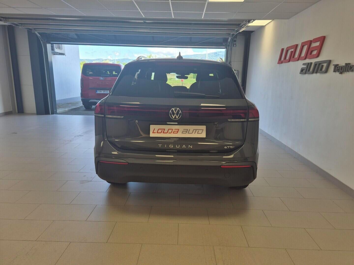 Volkswagen Tiguan, Love 1,5 eTSI mHEV 1,5 eTSI 11 - fotka 4