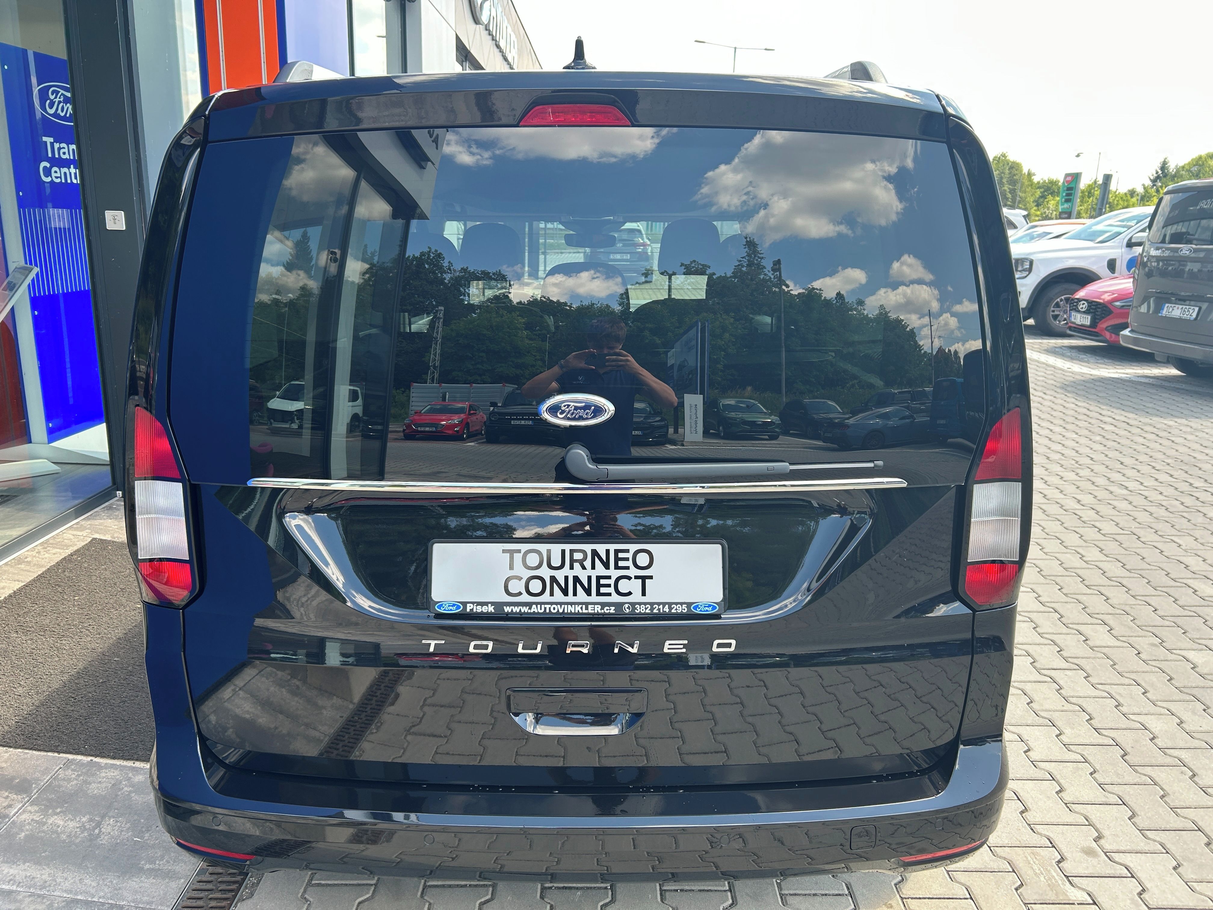 Ford Tourneo Connect, 1.5 Ecoboost 85kW AT Titanium - fotka 5