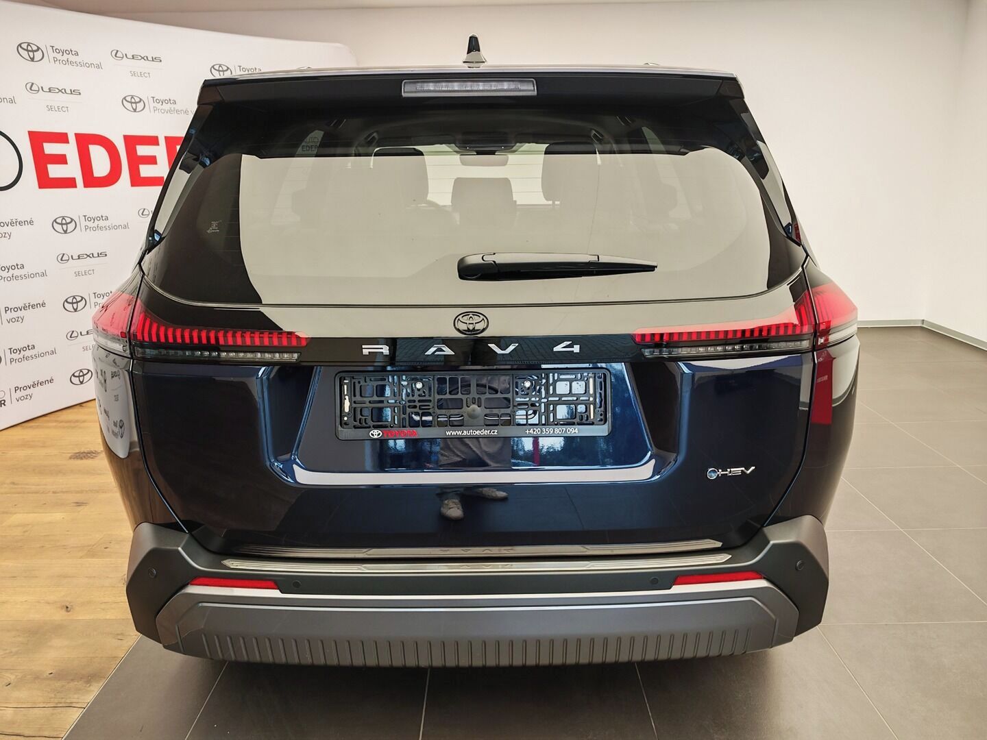 Toyota Rav4, 2.5 Hybrid e-CVT 4x4 Executive - fotka 5