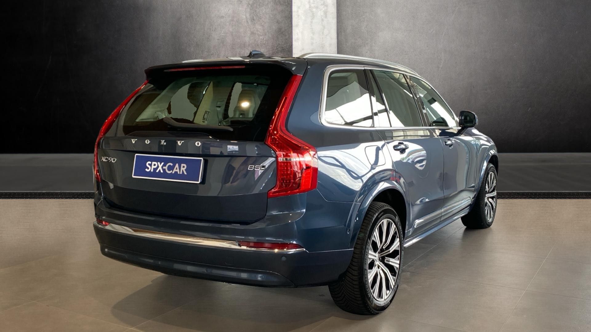 Volvo XC90, ULTIMATE BRIGHT, B5 AWD, 173+1 - fotka 3
