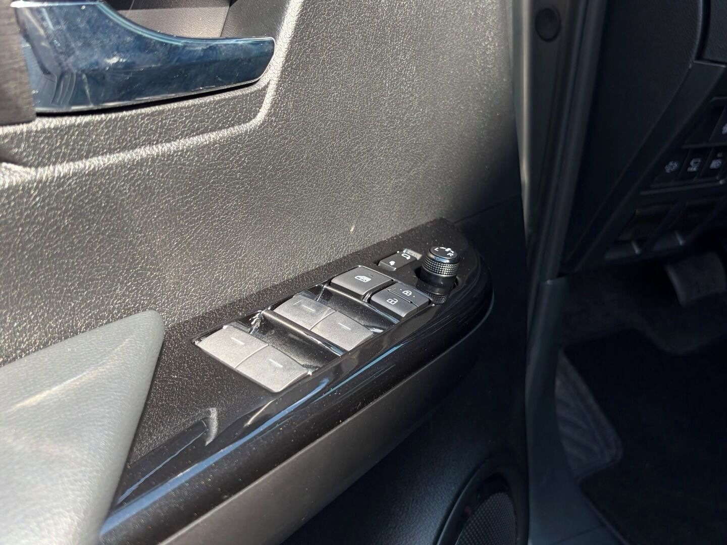 Toyota Hilux, Double cap 2.8 invincible - fotka 6