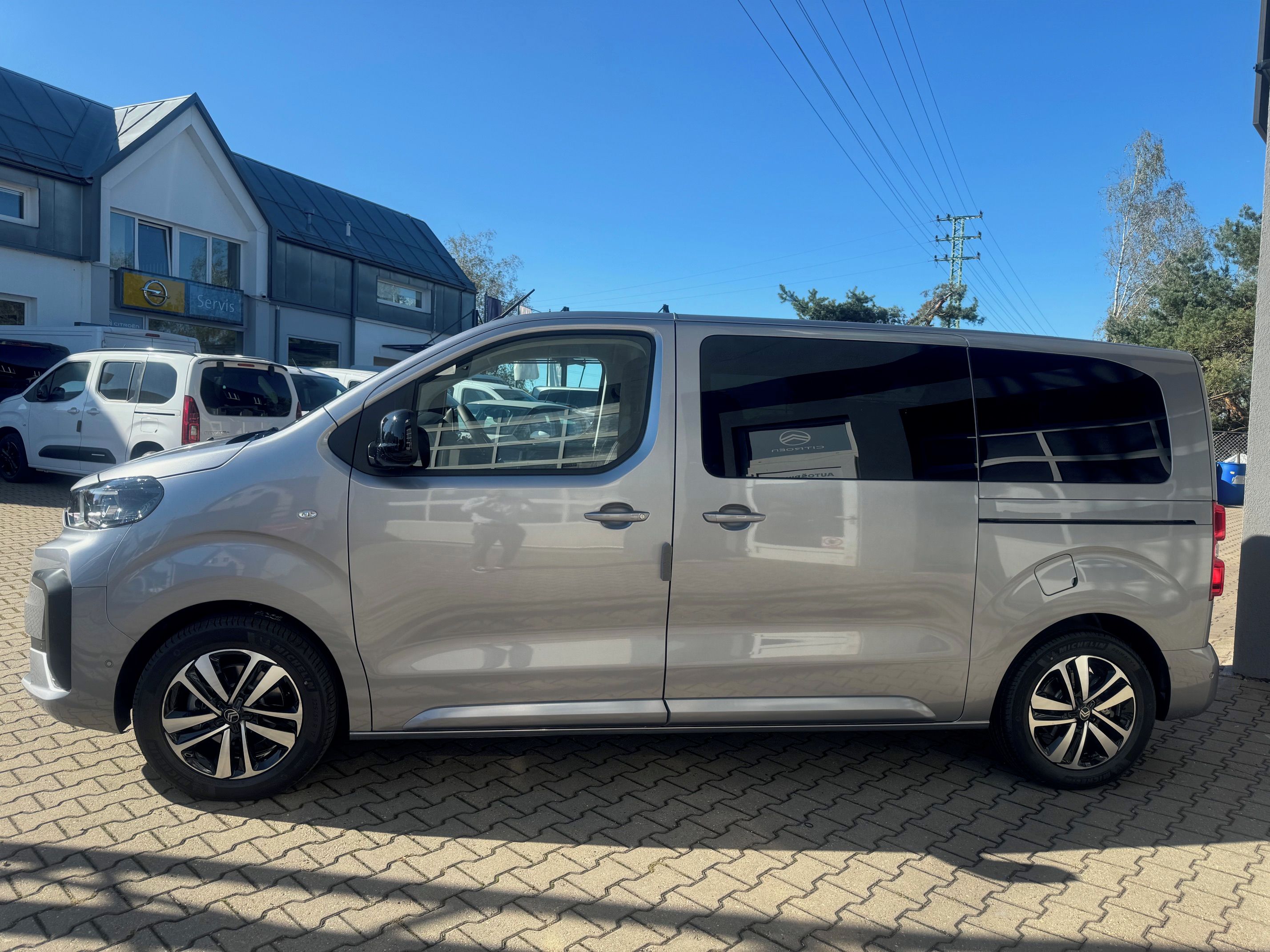 Citroën SpaceTourer, FEEL M 2.2 HDi 180k EAT8 8 mís - fotka 4