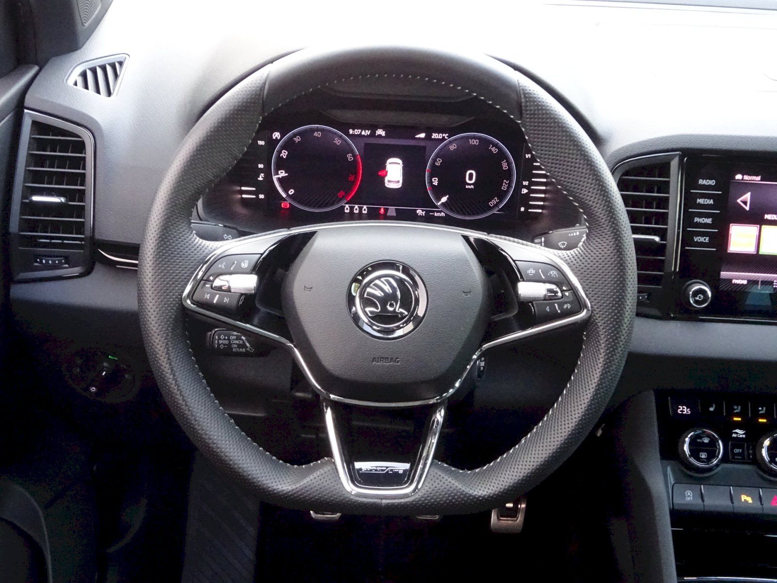 Škoda Karoq, 1,5 TSi/110kW  Sportline Plus - fotka 6