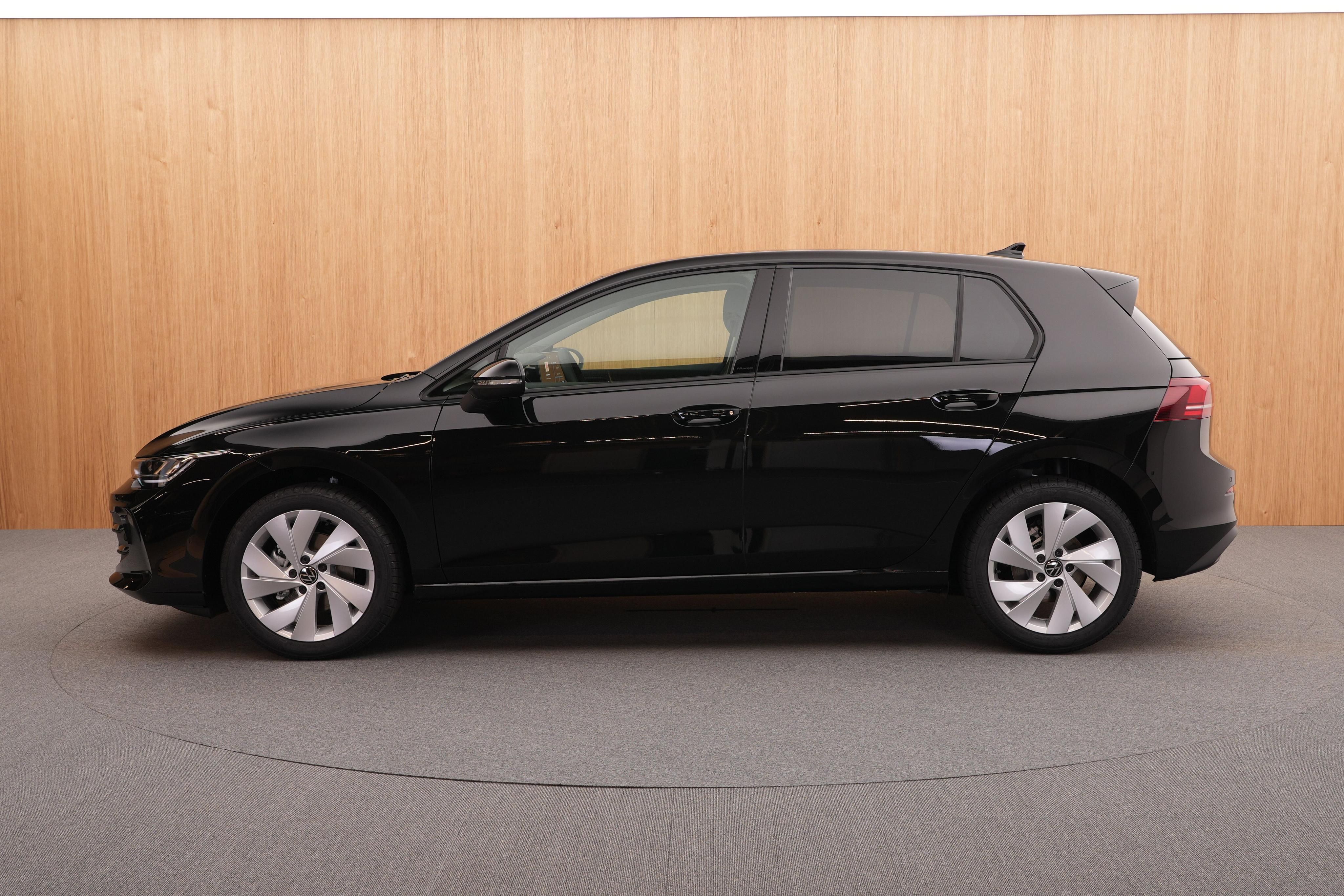 Volkswagen Golf Variant, Limited 1.5 eTSI mHEV DSG - fotka 2