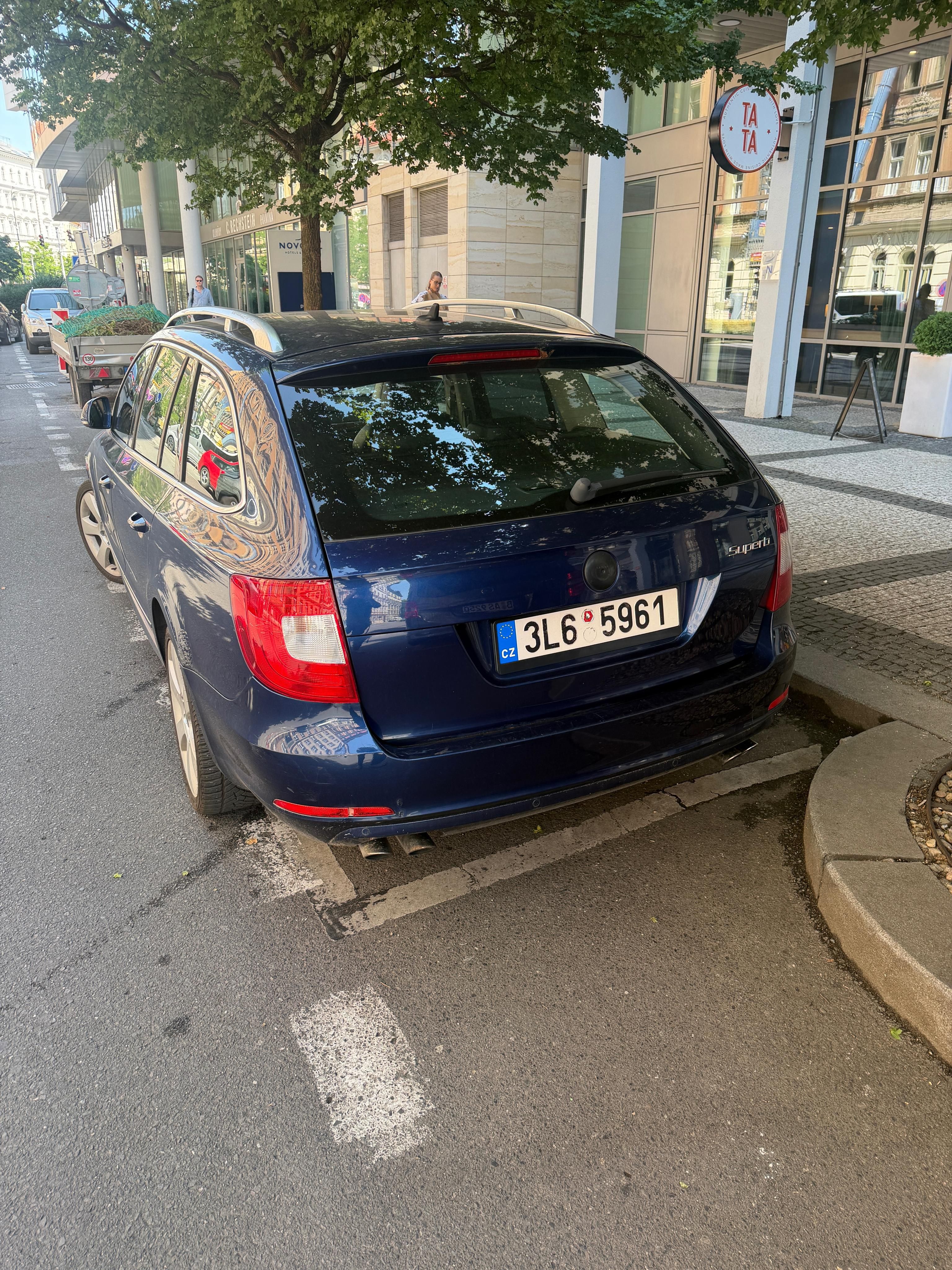 Škoda Superb, 3,6 benzin automat,top vzhled - fotka 5