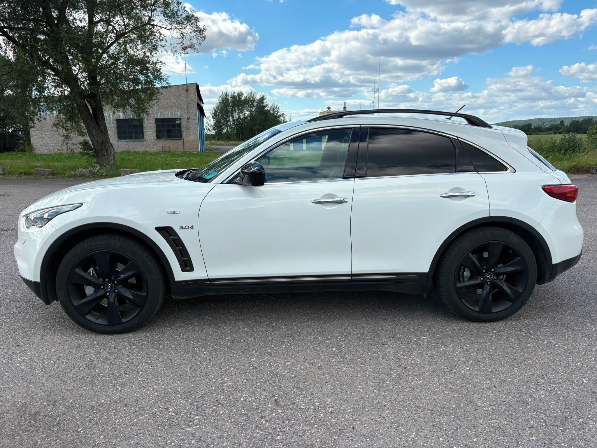 Infiniti QX70, 3.0d S-premium - fotka 2