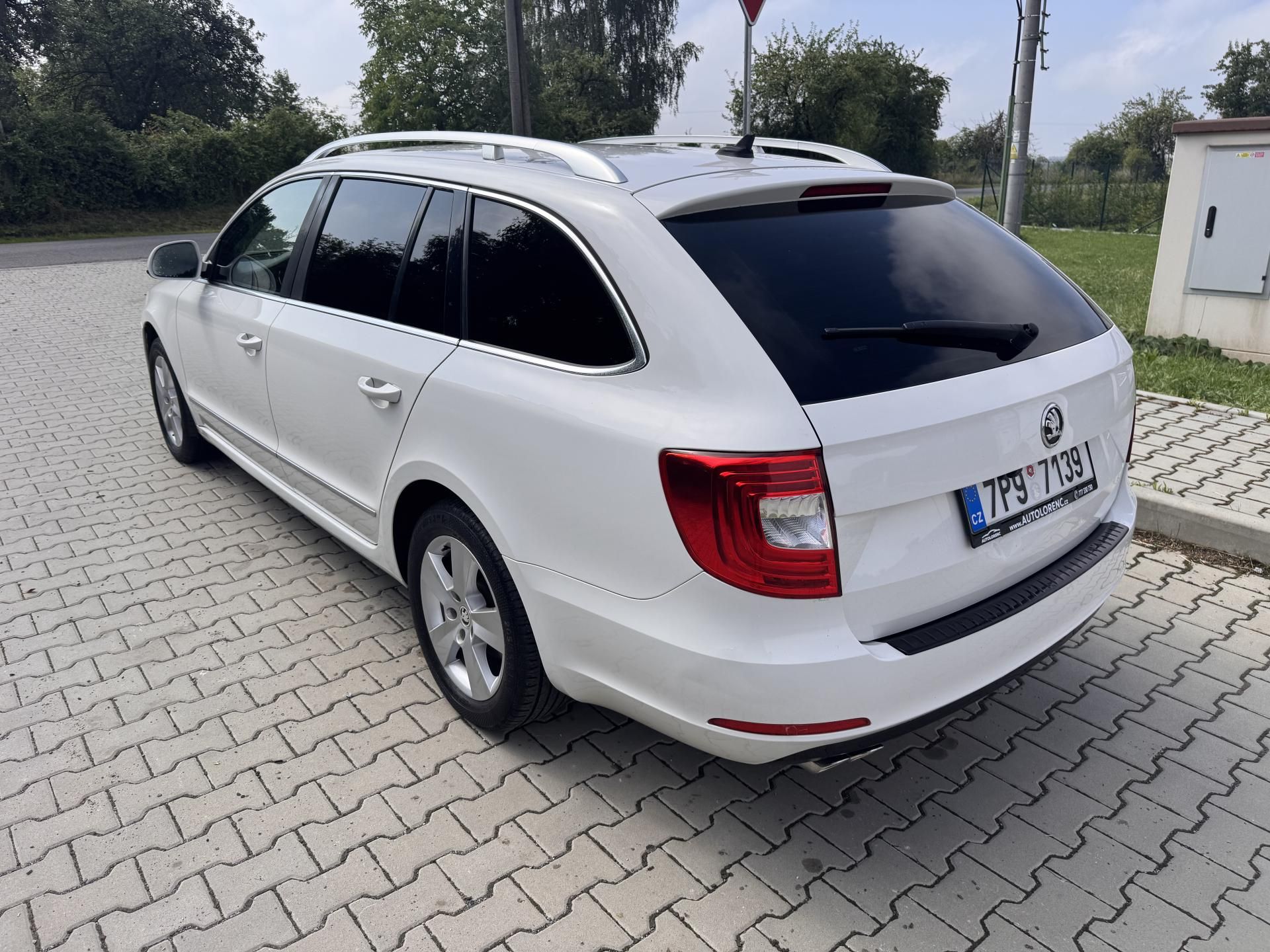 Škoda Superb, 2.0TDI 103Kw DSG Elegance - fotka 4