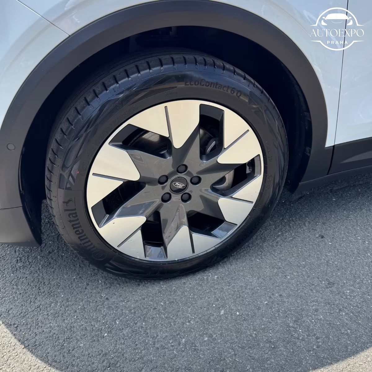 Ford Explorer, Premium AWD - fotka 5