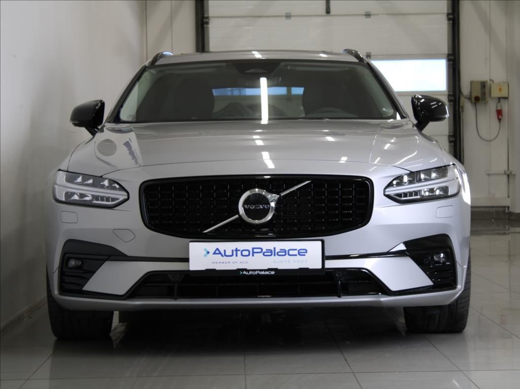 Volvo V90, 2,0 B6 AWD Ultimate Dark B&W - fotka 2