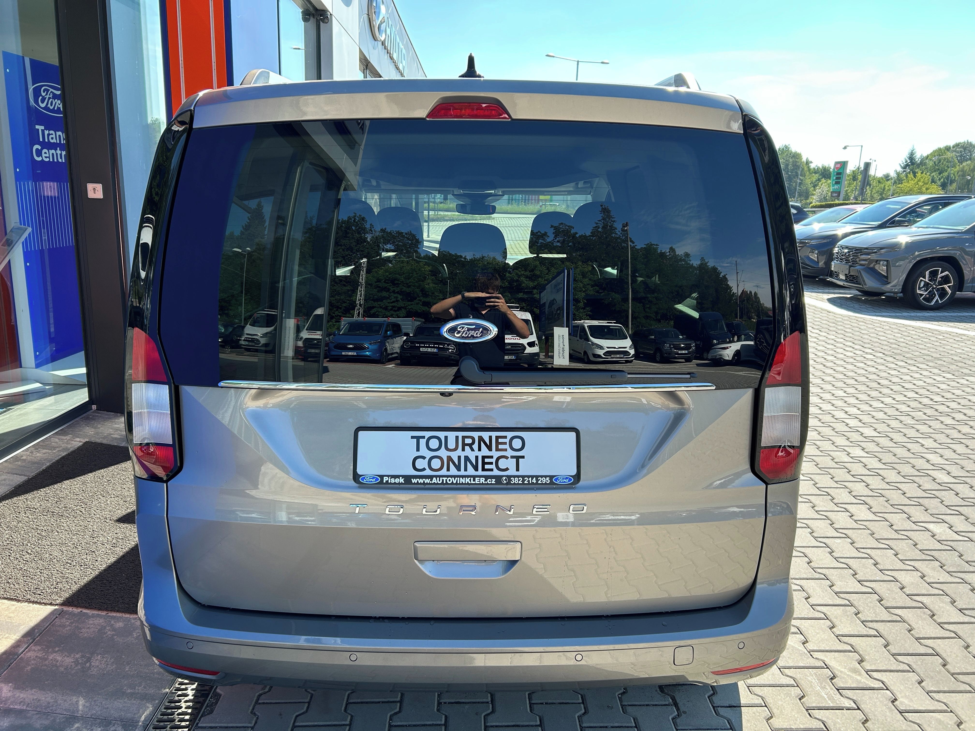 Ford Tourneo Connect, 1.5 Ecoboost 85kW AT Titanium - fotka 4