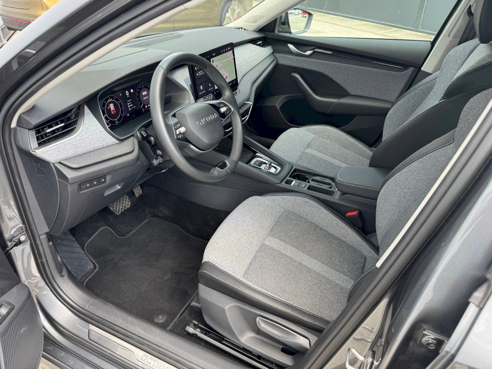 Škoda Octavia, Combi DSG 1.5 e-TSI 110 kW Top - fotka 6