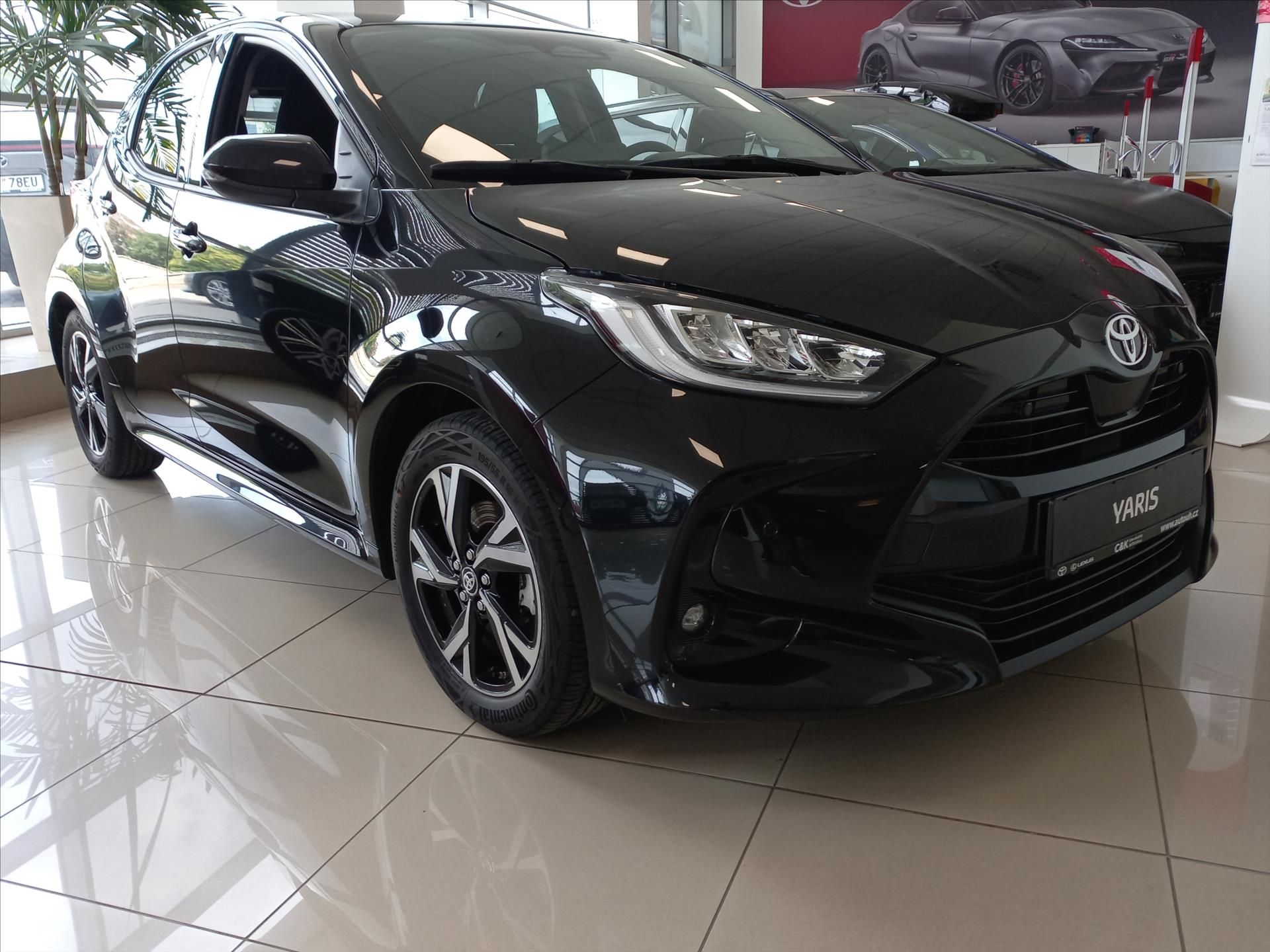 Toyota Yaris, 1,5 Hybrid e-CVT 116k  Style - fotka 3