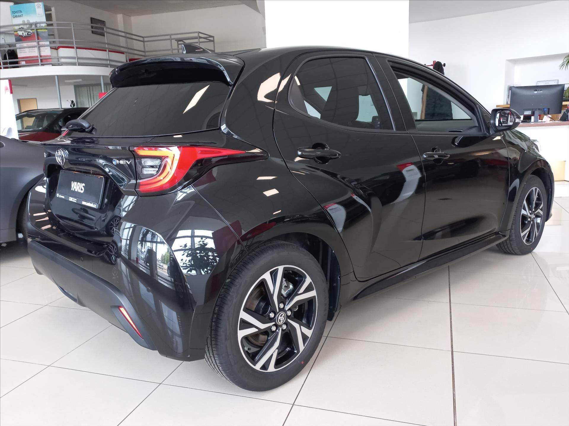 Toyota Yaris, 1,5 Hybrid e-CVT 116k  Style - fotka 4