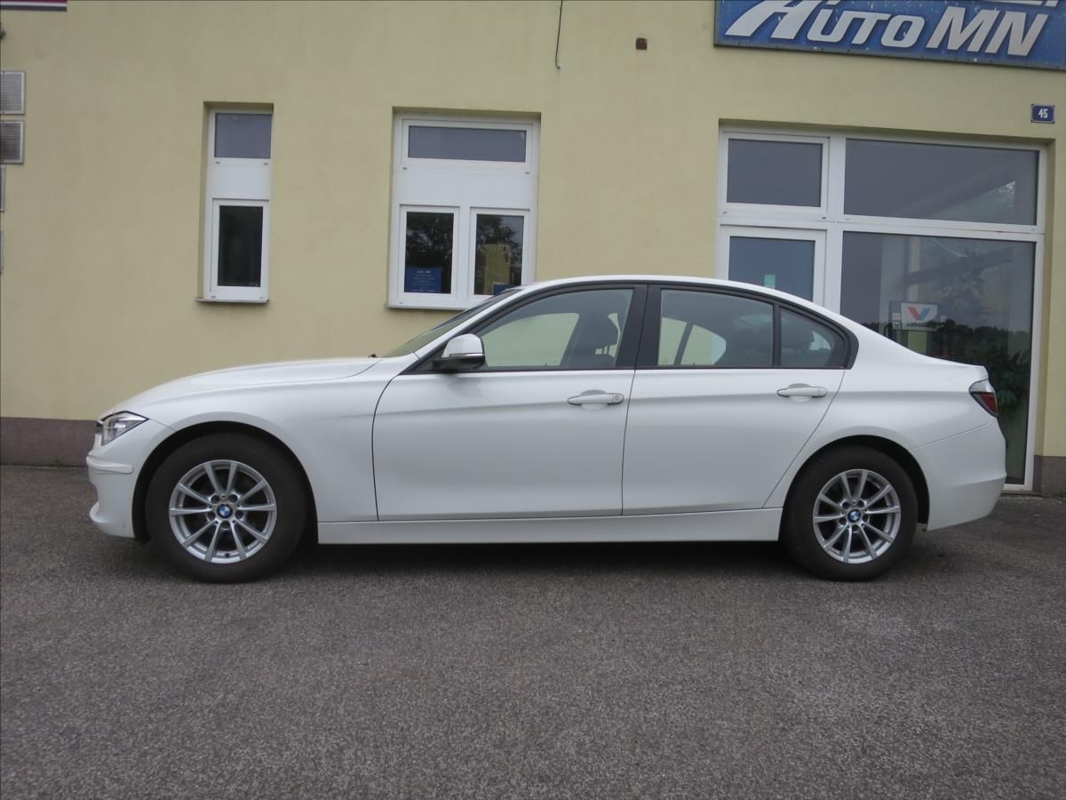 BMW Řada 3, 2,0 316d LUXURY LINE - fotka 2