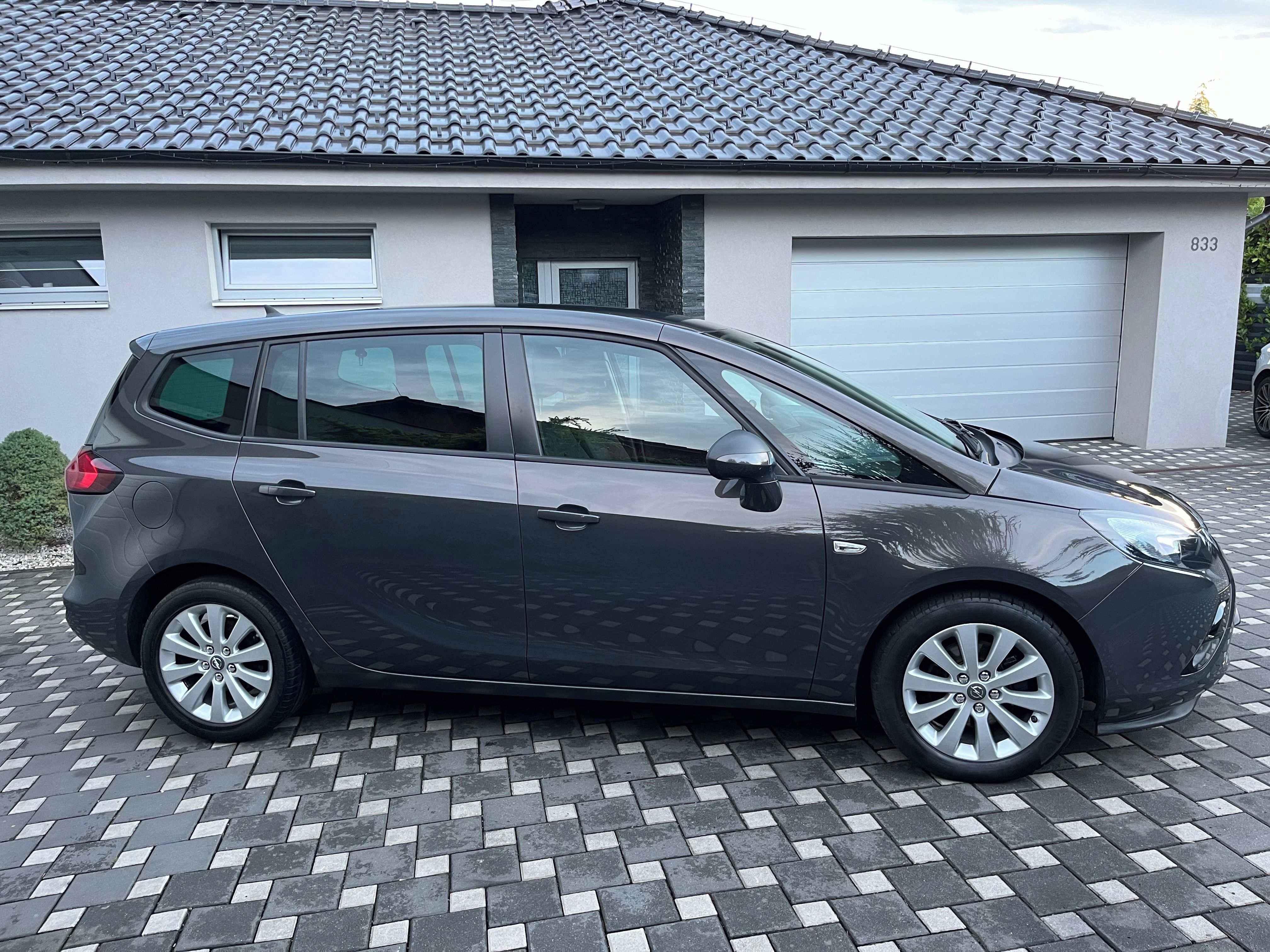 Opel Zafira, Tourer 1.4 turbo 103kw 7 míst - fotka 4