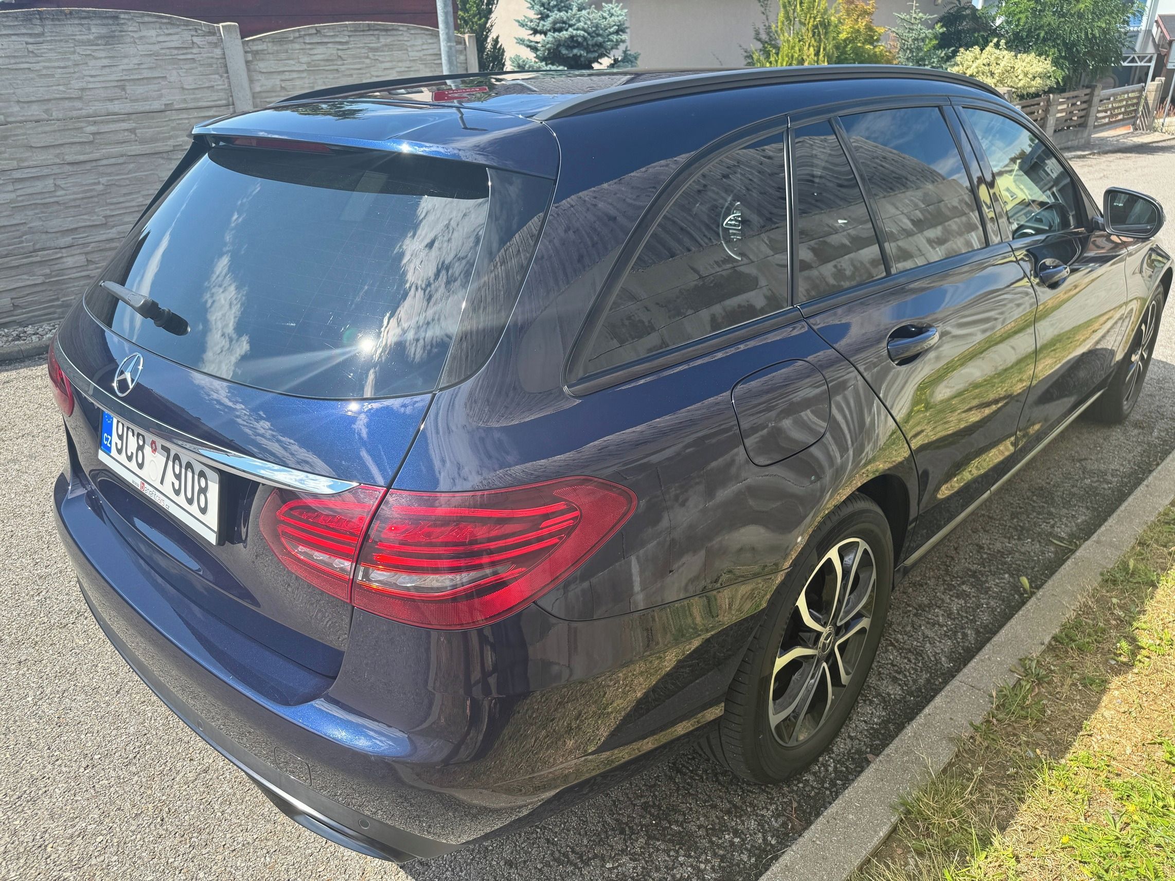 Mercedes-Benz Třídy C, C 220d 4 Matic - fotka 6