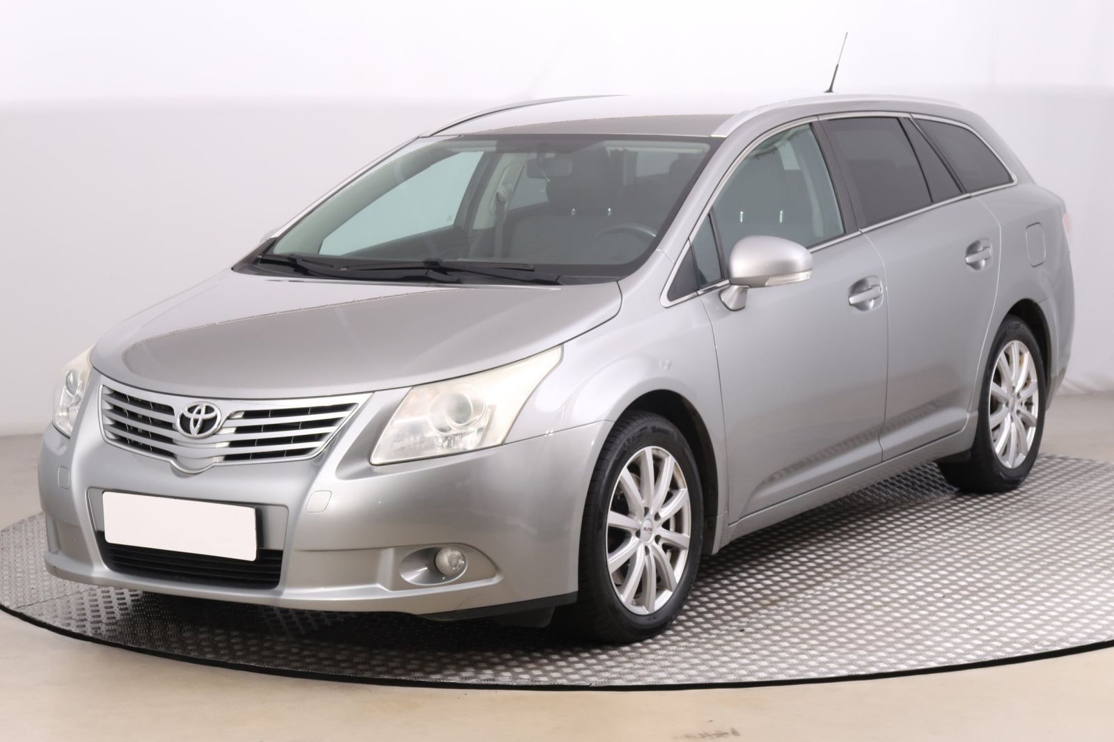 Toyota Avensis, 2.2 D-4D, Navi - fotka 3