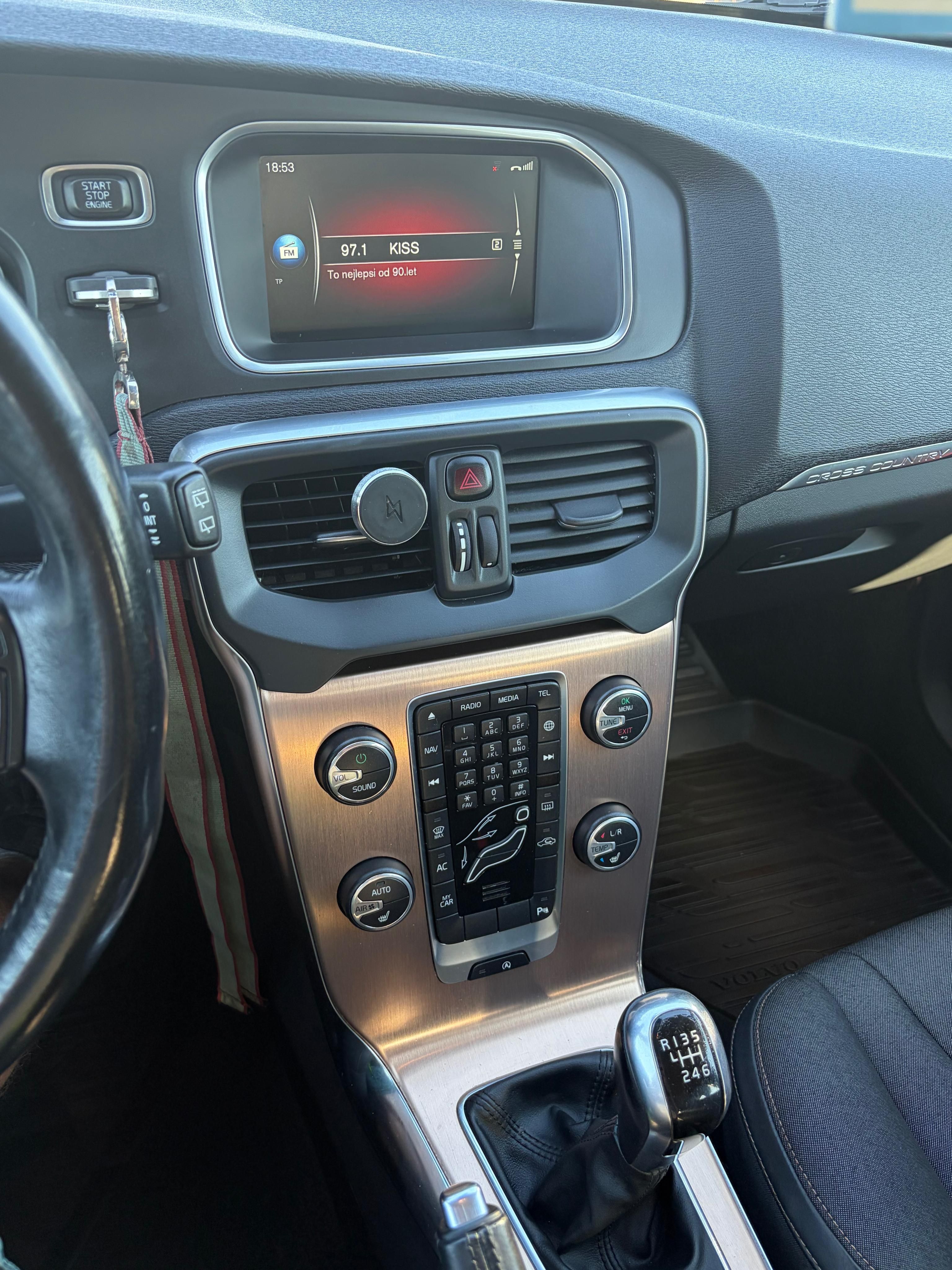 Volvo V40, Volvo v40 d2 cross country - fotka 5