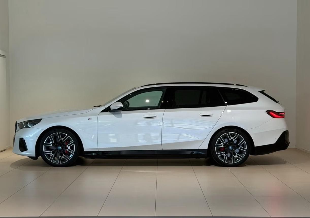 BMW i5, eDrive40 Touring M 360k HuD - fotka 2