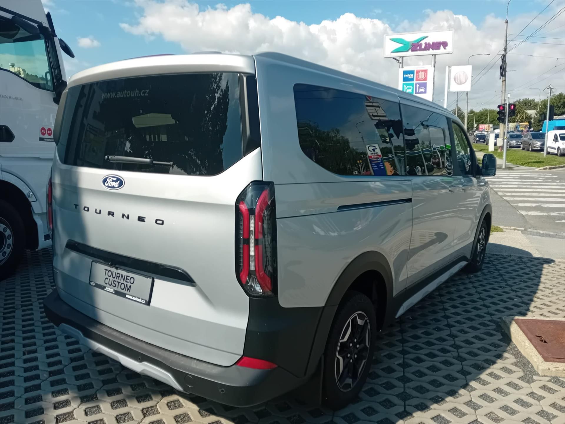 Ford Tourneo Custom, 2,5 PHEV 171kW/232k  Active L2 - fotka 6