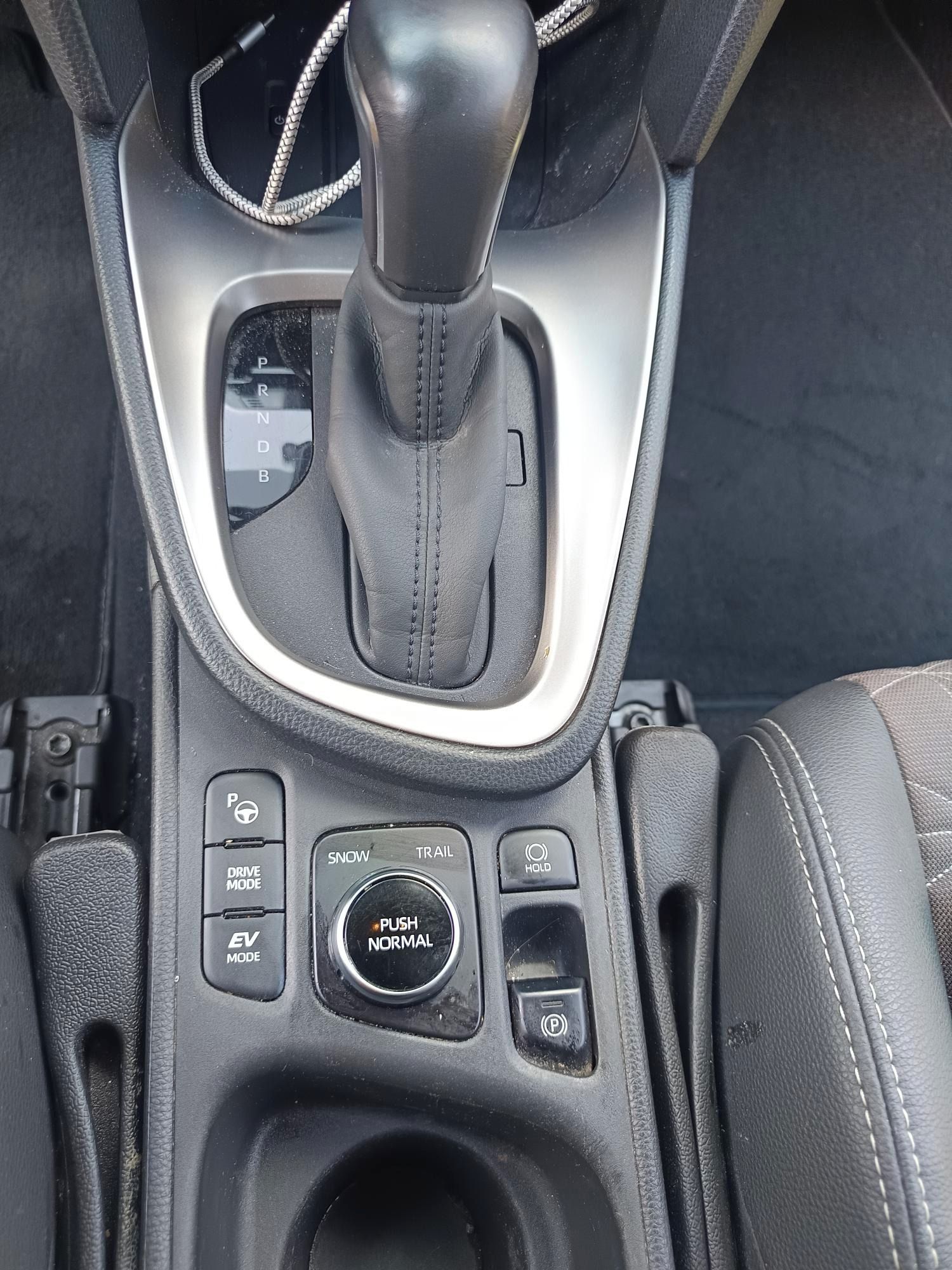Toyota Yaris Cross, Yaris Cross 4x4x automat hybri - fotka 5