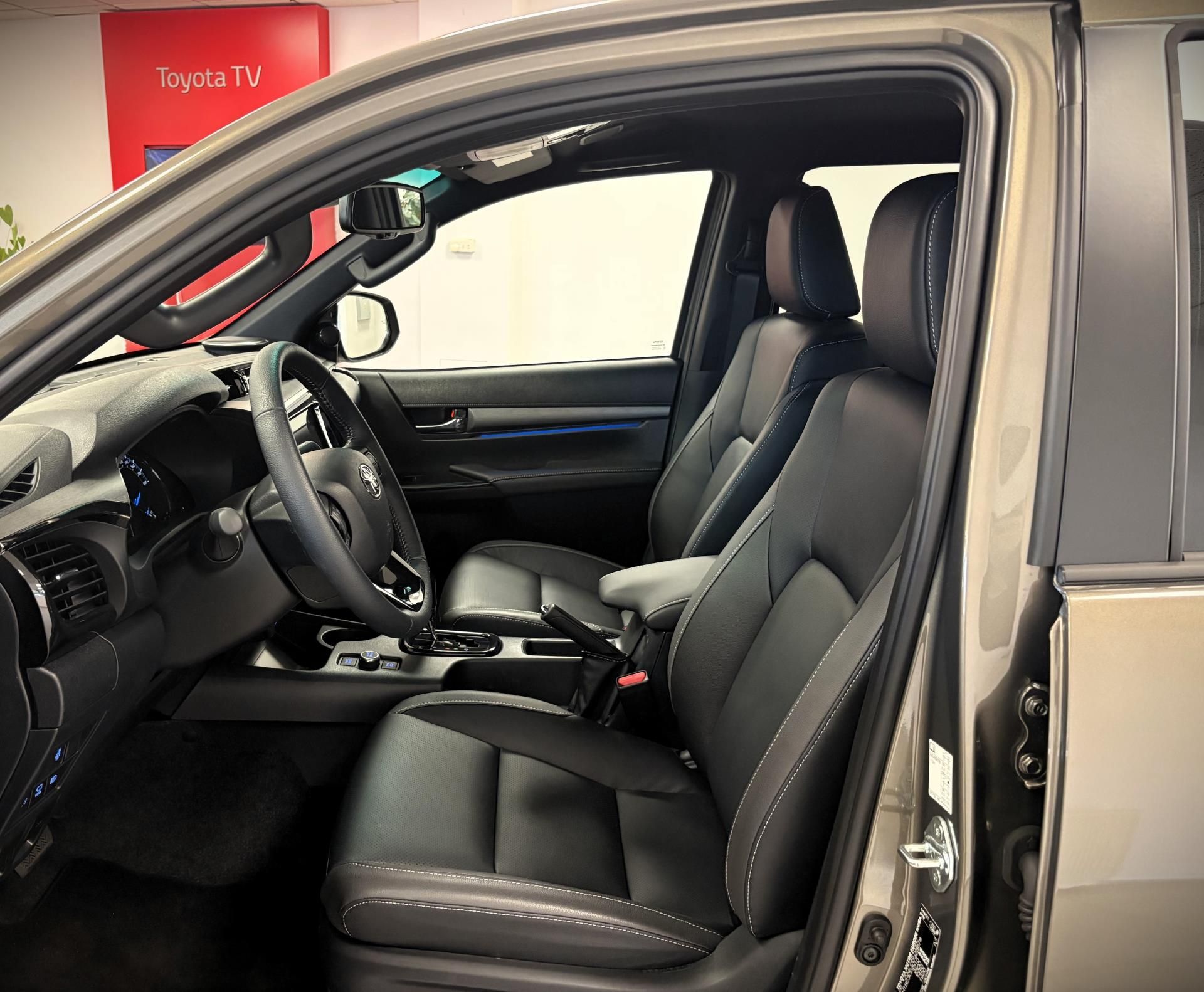 Toyota Hilux, 2,8 D,6st (4x4),Double Cab,Inv - fotka 5