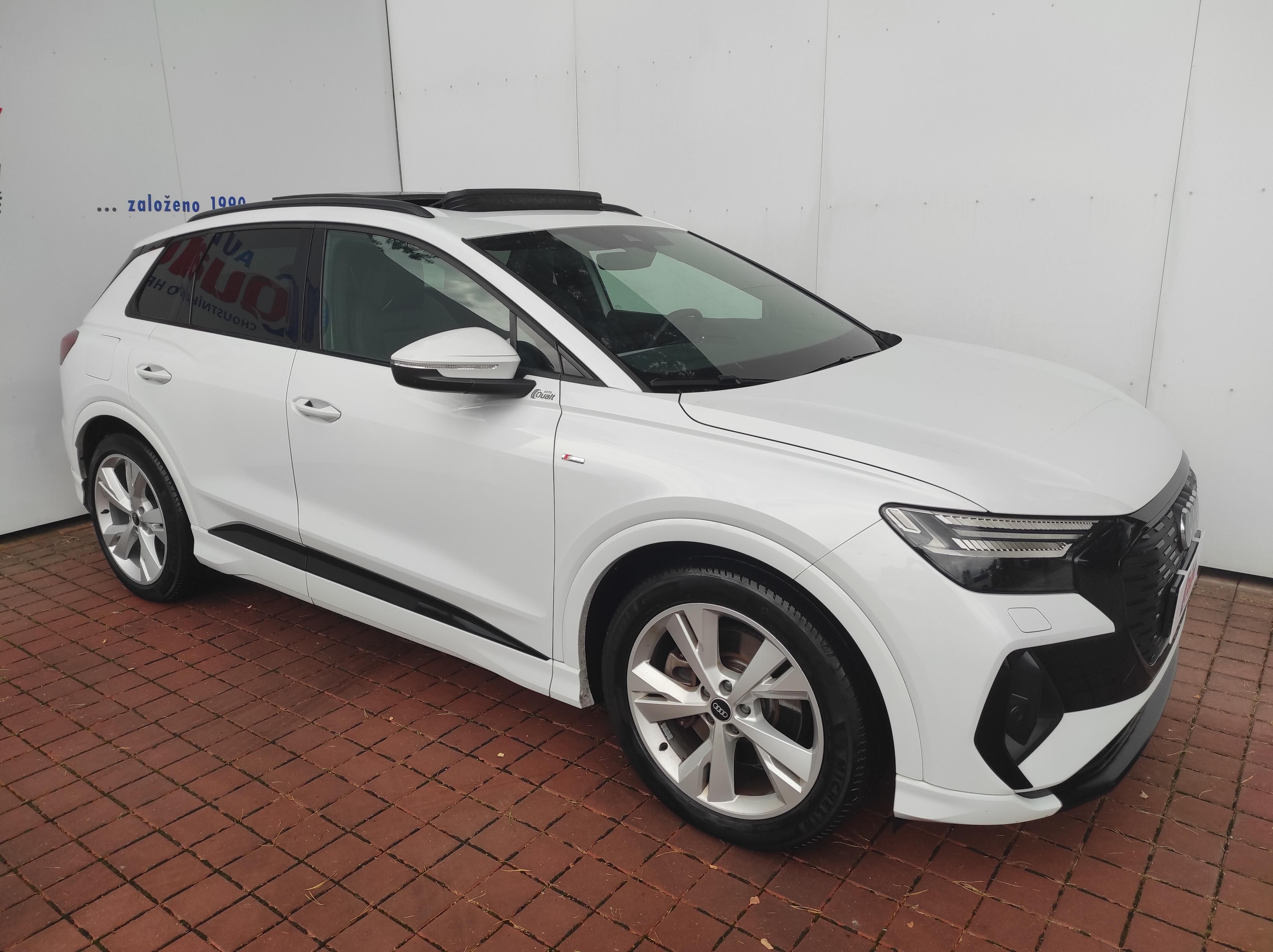 Audi Q4 e-tron, 150 kW MATRIX PANORAMA TEPELKO - fotka 5