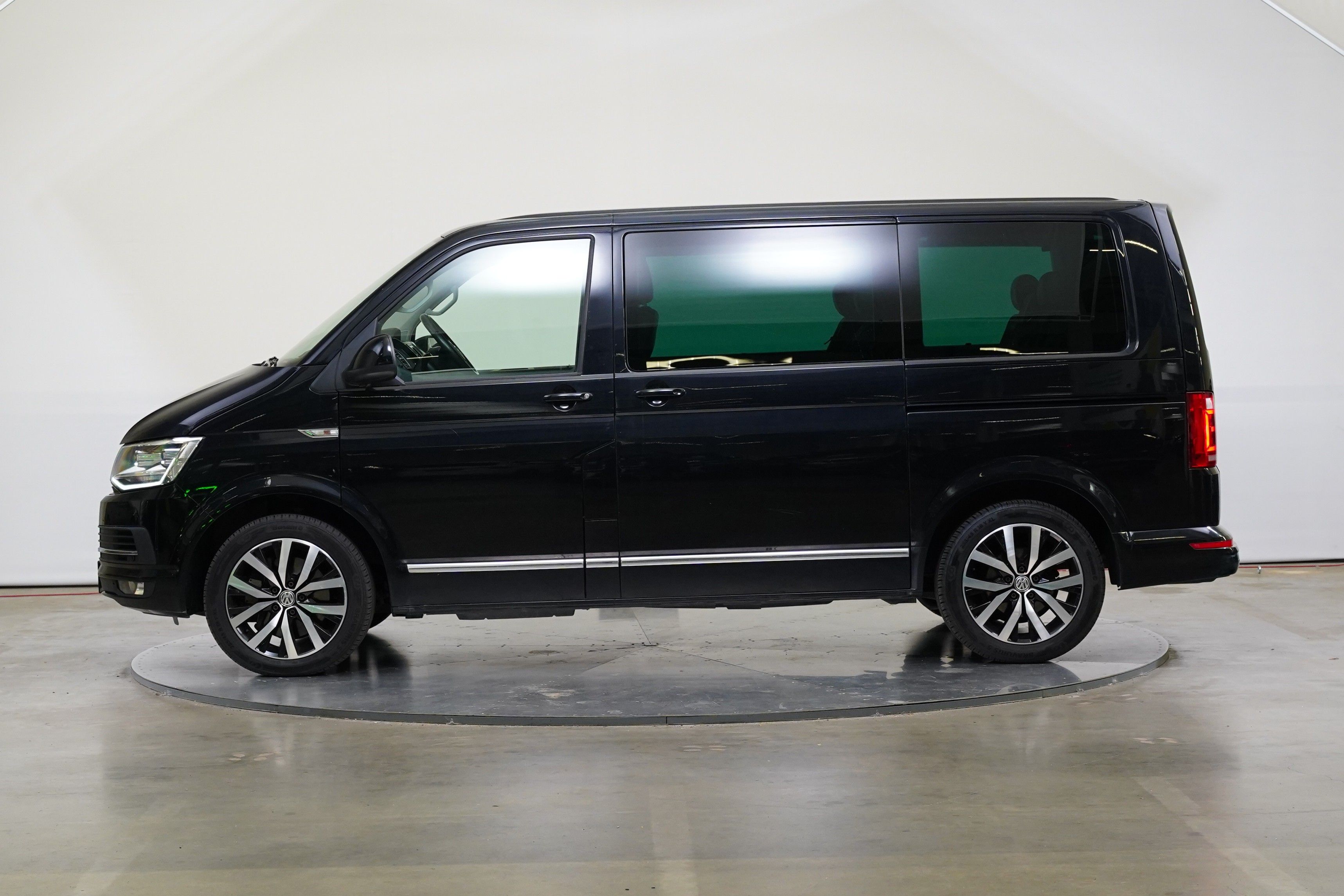 Volkswagen Multivan, 2.0 TDI 150 kW 4Motion Comfort - fotka 3