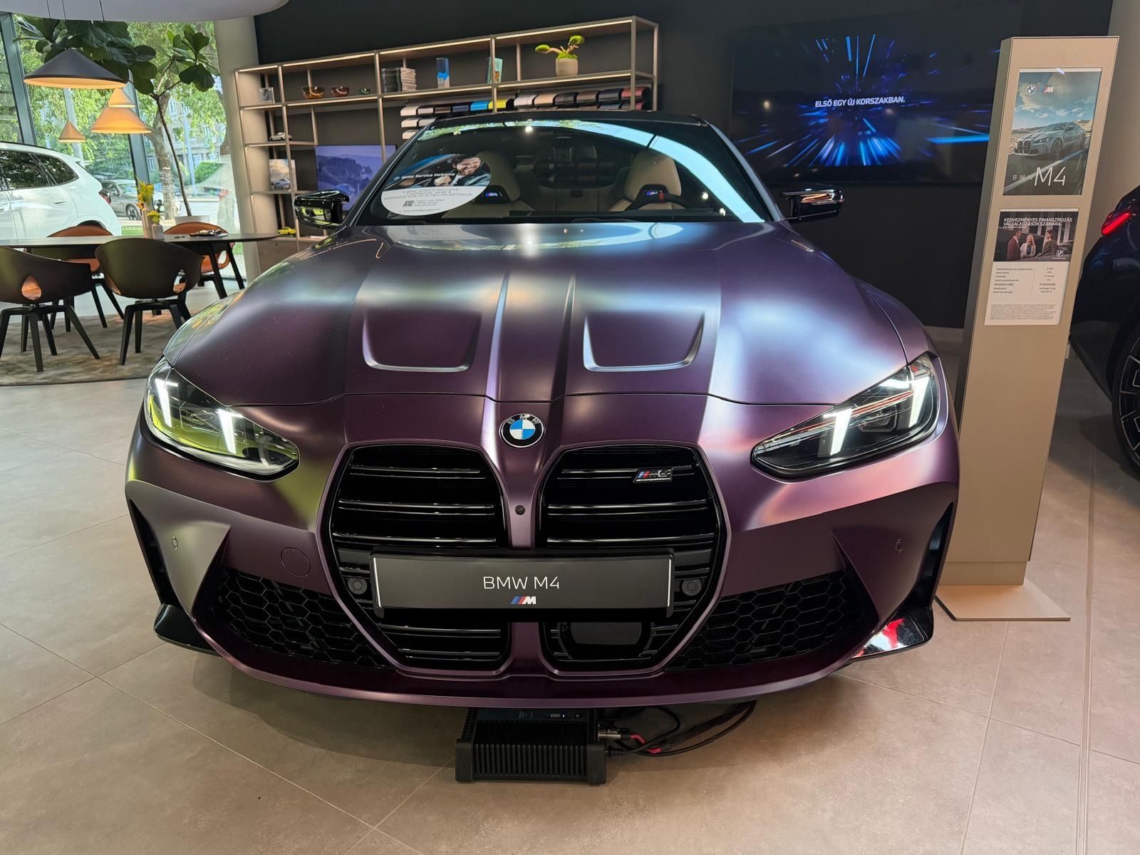 BMW M4, FrozenPurple Metallic *xdrive* - fotka 3