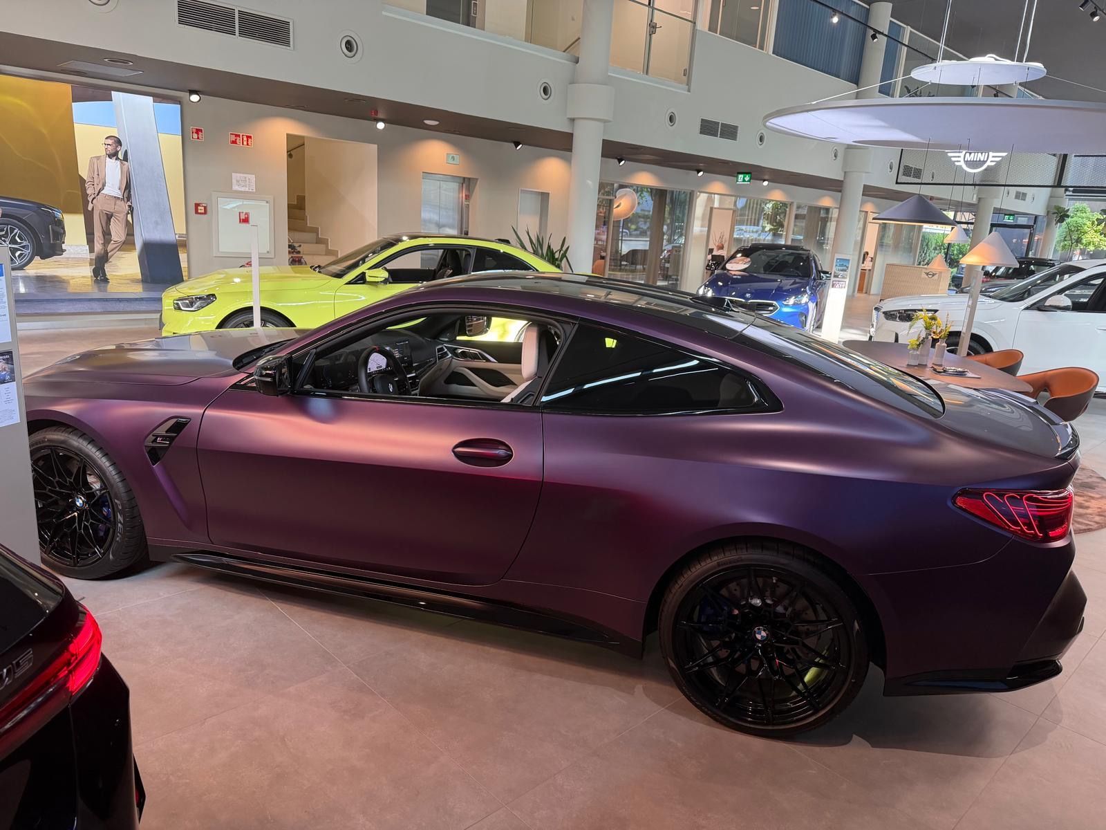 BMW M4, FrozenPurple Metallic *xdrive* - fotka 4