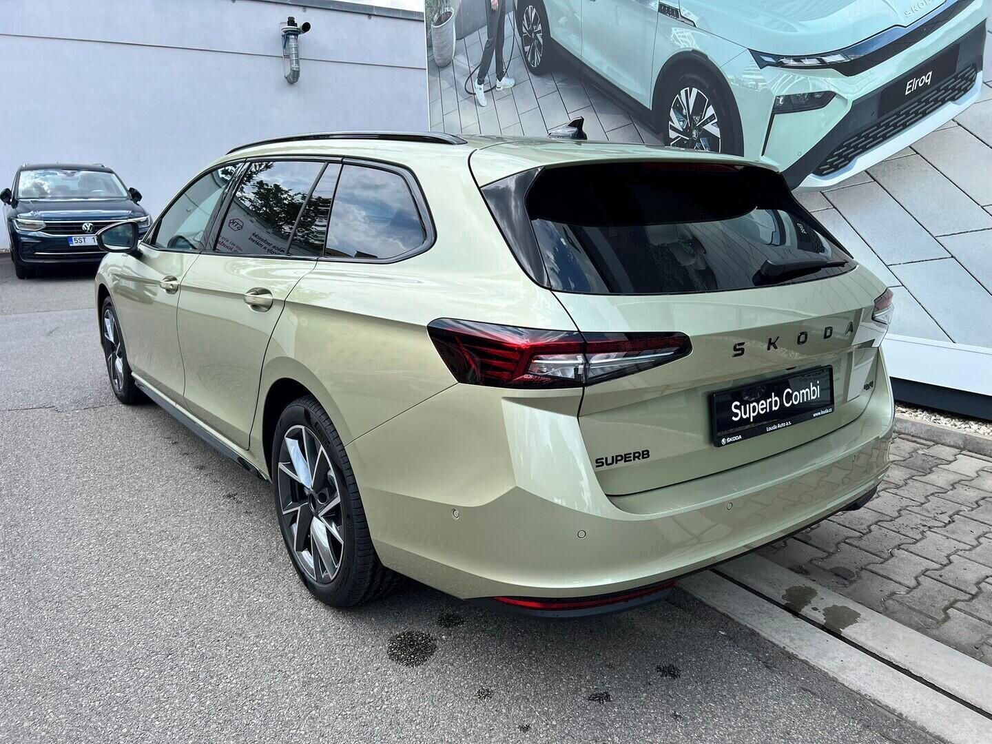 Škoda Superb, Combi Sportline 2,0 TSI 4x4 19 - fotka 6