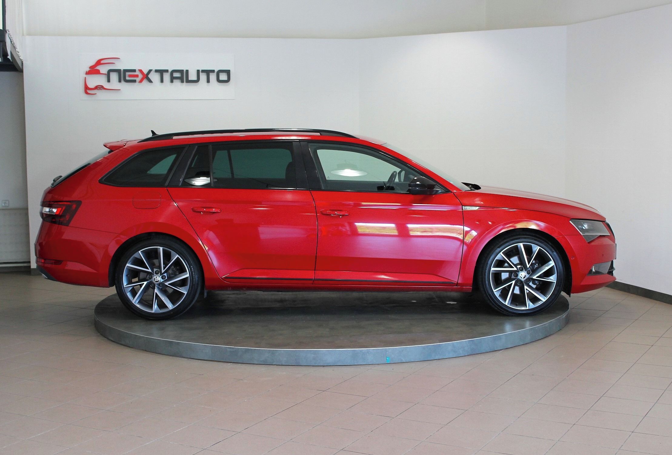 Škoda Superb, 2.0 TDI 140kW DSG SPORTLINE - fotka 6