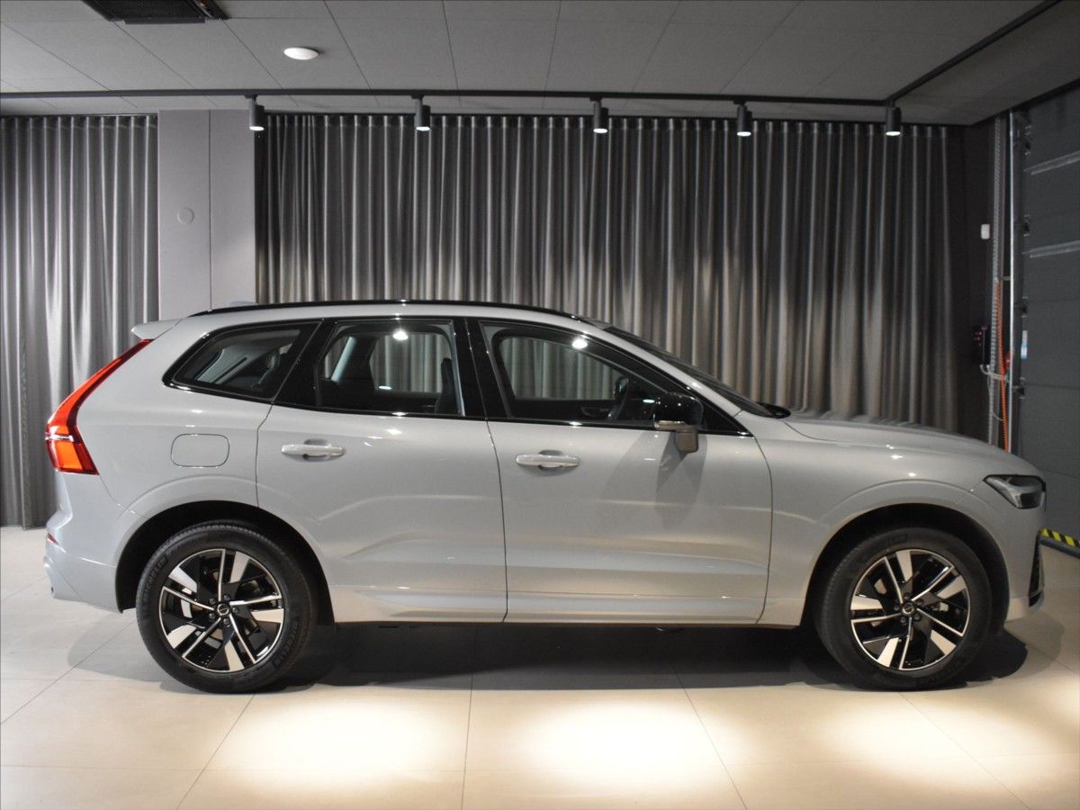 Volvo XC60, 2,0 B5 AWD PLUS BLIS,Bezklíč - fotka 3