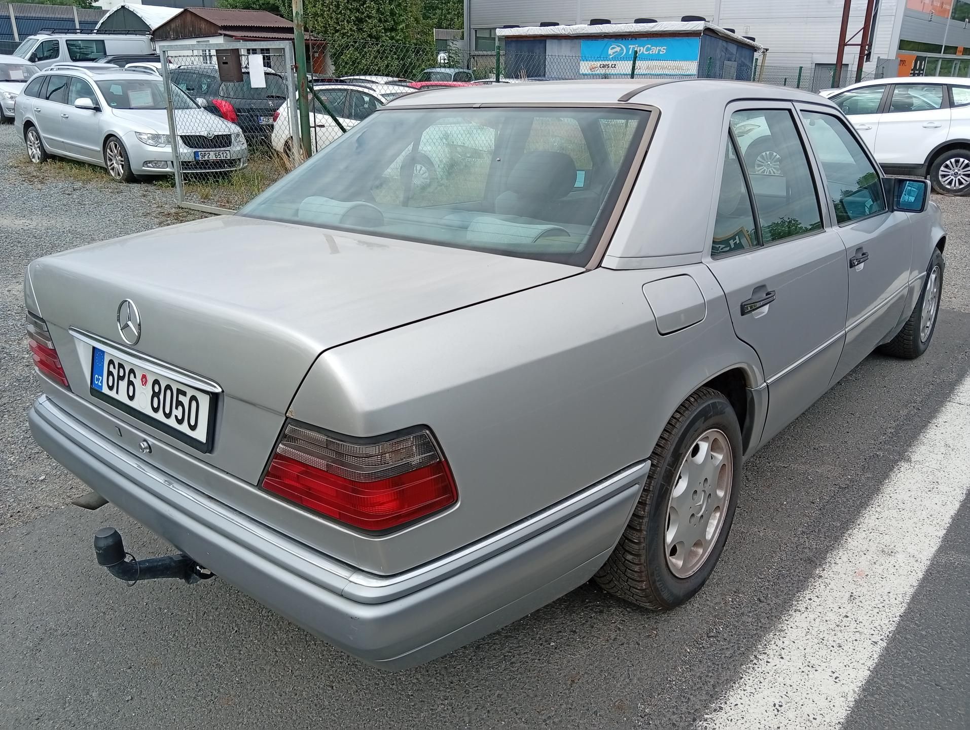 Mercedes-Benz Třídy E, E 200 D - fotka 6